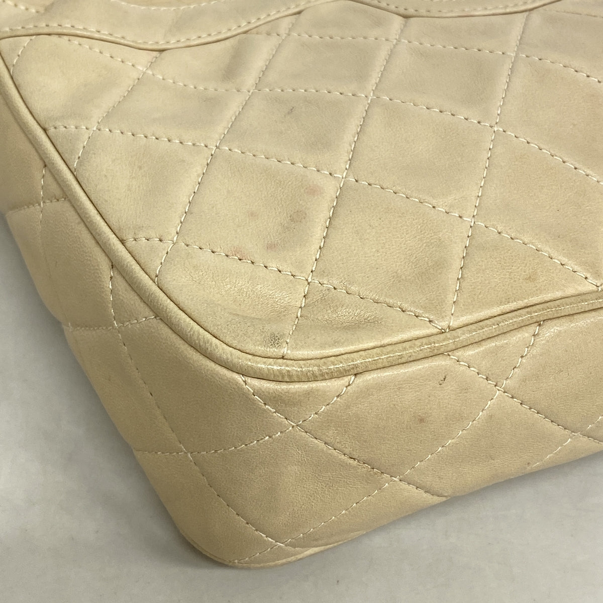 【6ka0532】シャネル ショルダーバッグ マトラッセ フリンジ付きチェーンショルダー ラムスキン ベージュ ゴールド金具【中古】レディース