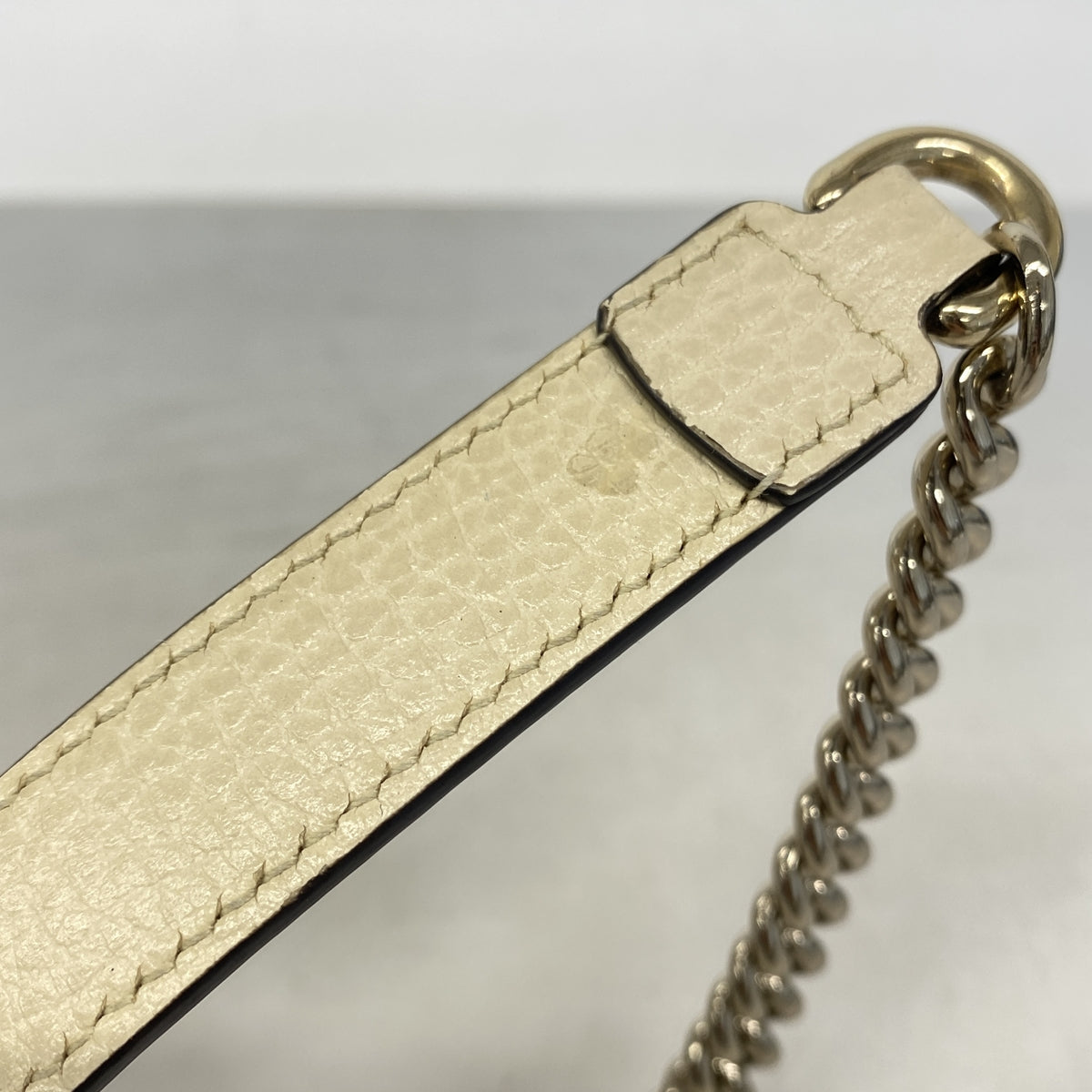 【6ka0562】グッチ ショルダーバッグ インターロッキングG 607720 レザー アイボリー シャンパンゴールド金具【中古】レディース