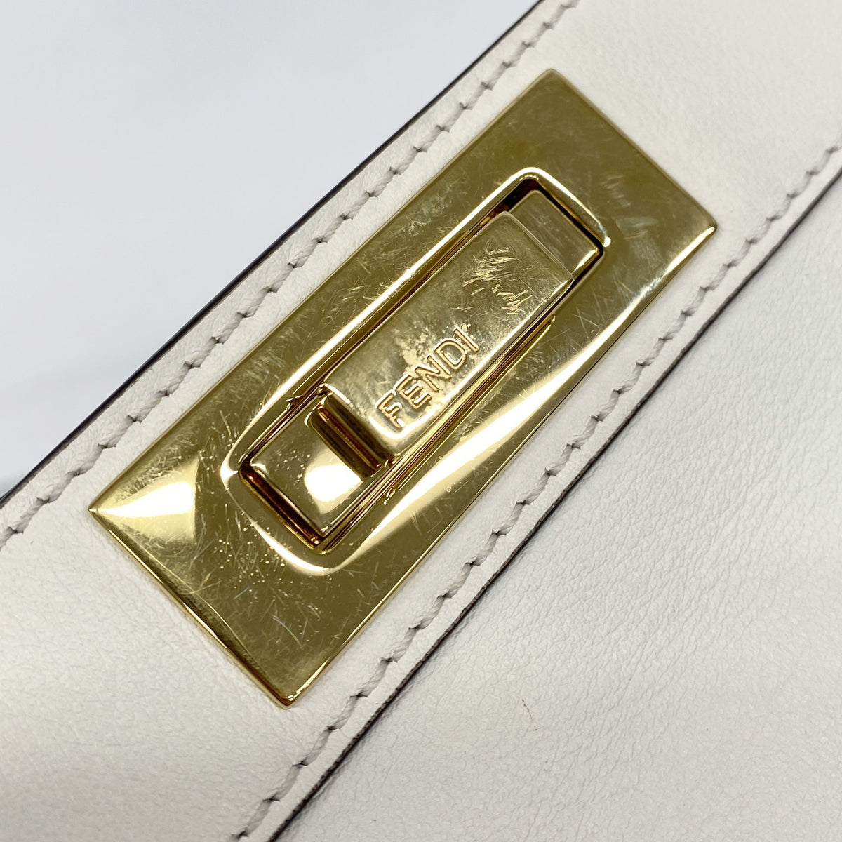 【6ka0612】フェンディ ハンドバッグ ピーカブーアイシーユー レザー ホワイト ゴールド金具 2wayバッグ【中古】レディース