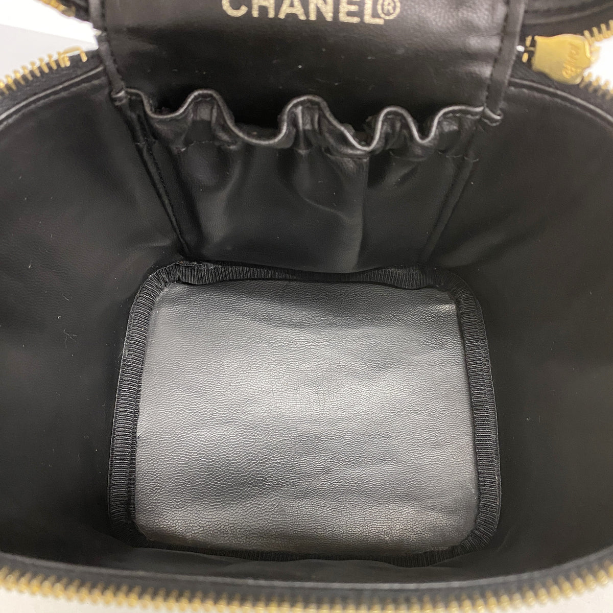 【6ka0624】シャネル バニティバッグ キャビアスキン ブラック ゴールド金具【中古】レディース