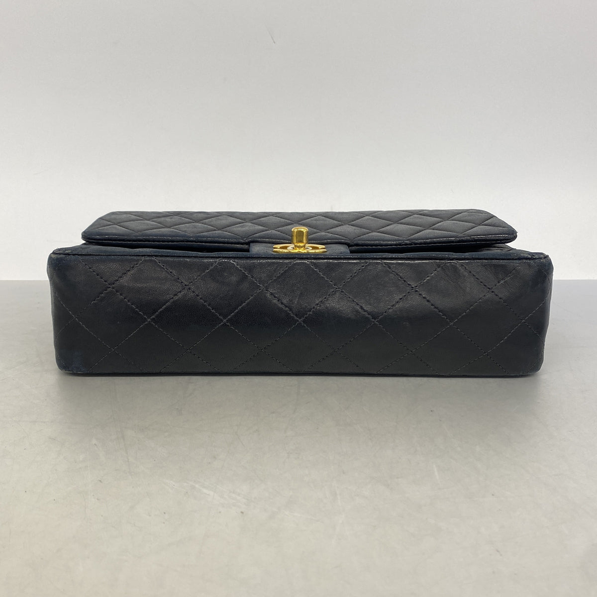 【6kb0672-h】シャネル ショルダーバッグ マトラッセ Wフラップ Wチェーン ラムスキン ブラック ゴールド金具【中古】レディース