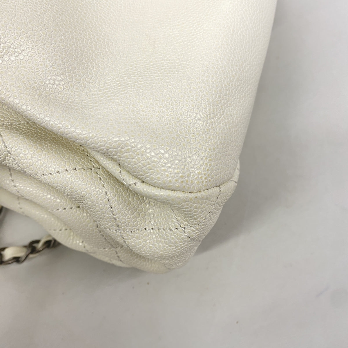 【6kb0674】シャネル ショルダーバッグ チェーンショルダー キャビアスキン ホワイト シルバー金具【中古】レディース