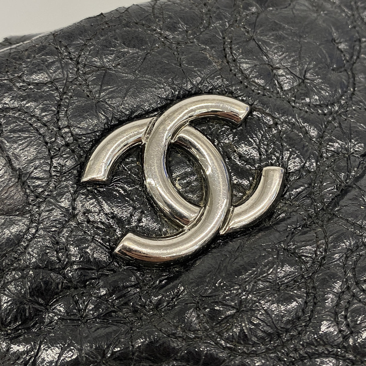 【6kb0890】シャネル ショルダーバッグ カメリア チェーンショルダー レザー ブラック シルバー金具【中古】レディース
