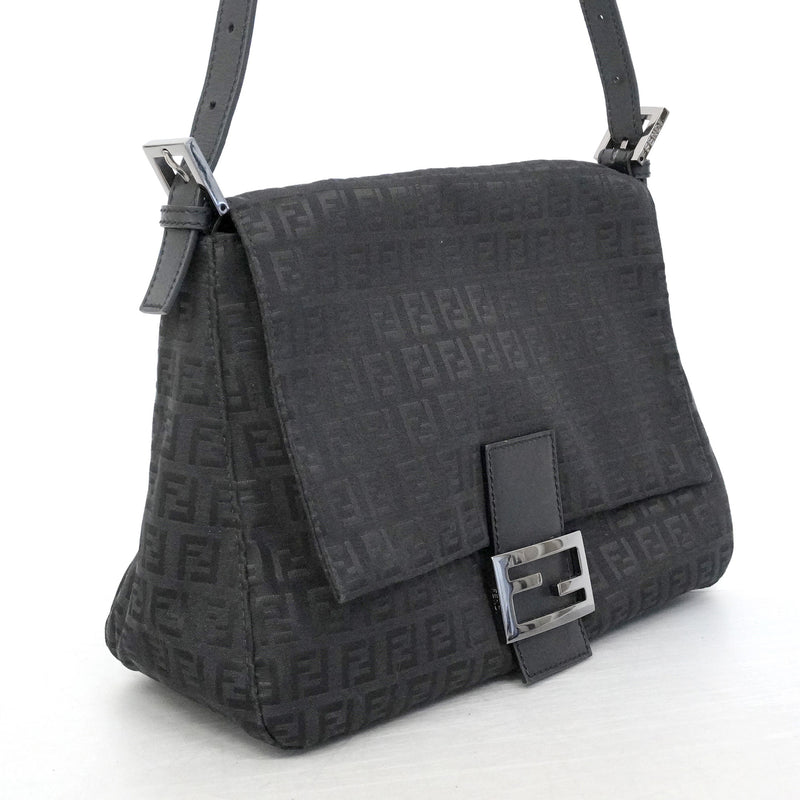 【6kb0905】フェンディ ショルダーバッグ ズッキーノ ナイロンキャンバス ブラック シルバー金具【中古】レディース