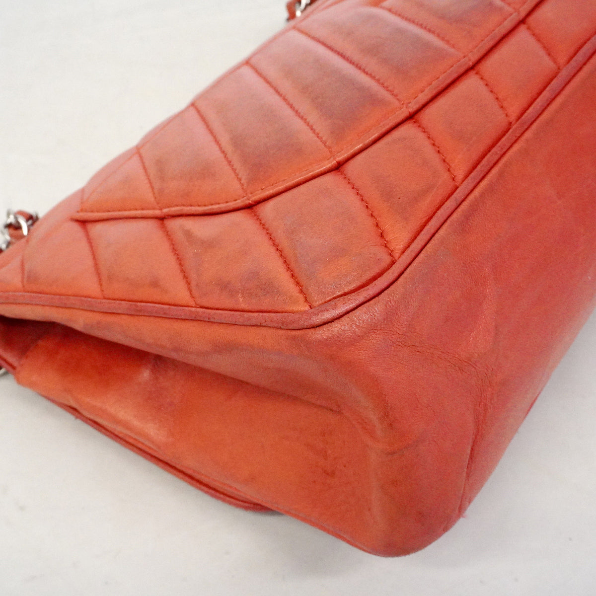 【6kb1022】シャネル ショルダーバッグ Wチェーン シェブロンライオン ラムスキン レッド シルバー金具【中古】レディース