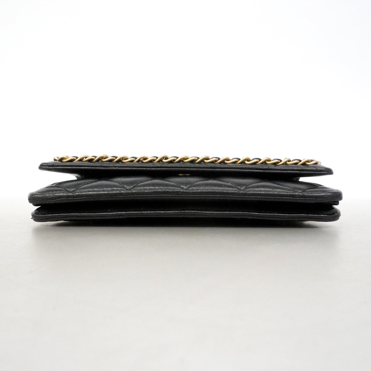 【6kb1023】シャネル ショルダーウォレット マトラッセ チェーンショルダー ラムスキン ブラック ゴールド金具【中古】レディース