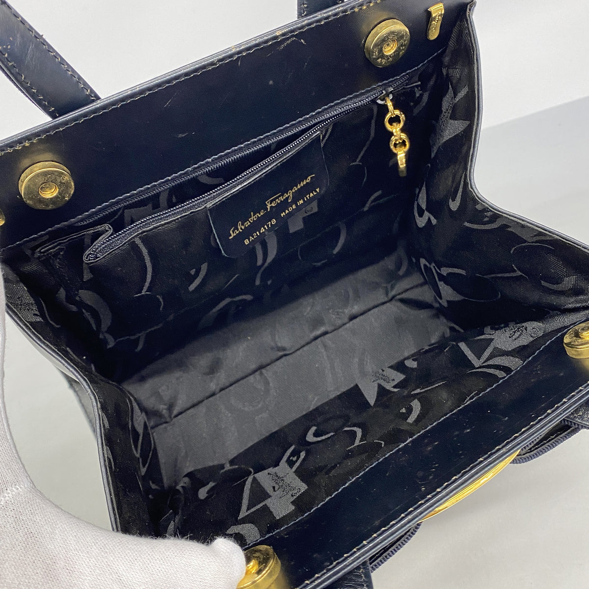 【6kb1045】サルヴァトーレフェラガモ ハンドバッグ ヴァラ レザー ブラック ゴールド金具 2wayバッグ【中古】レディース