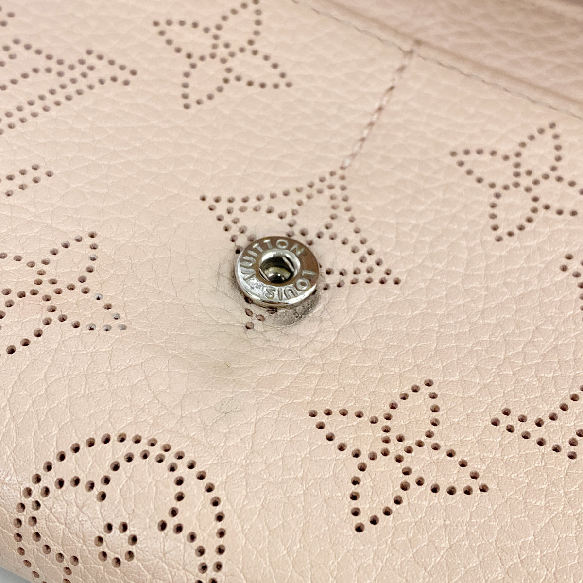 【6kb1167】ルイヴィトン 長財布 マヒナ ポルトフォイユイリス M60145 マグノリア【中古】レディース