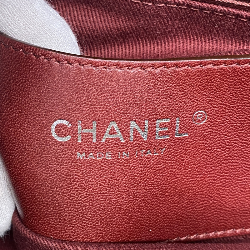 【6kb1169】シャネル ショルダーバッグ マトラッセ チェーンショルダー レザー カーキ シルバー金具【中古】レディース