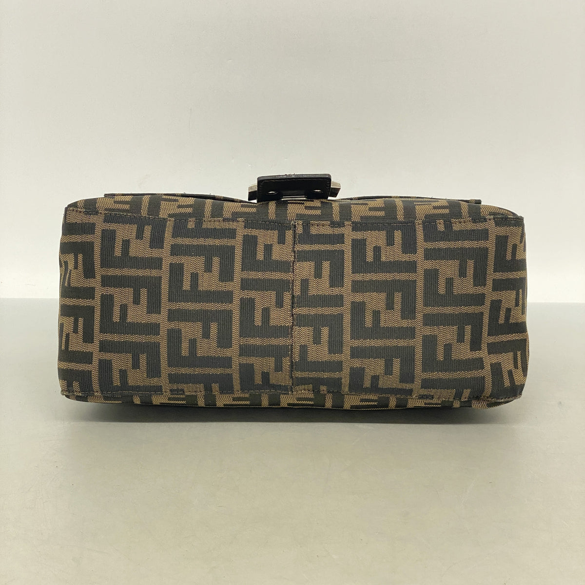 【6kb1191】フェンディ ハンドバッグ ズッカ マンマバケット ナイロンキャンバス ブラウン シルバー金具【中古】レディース