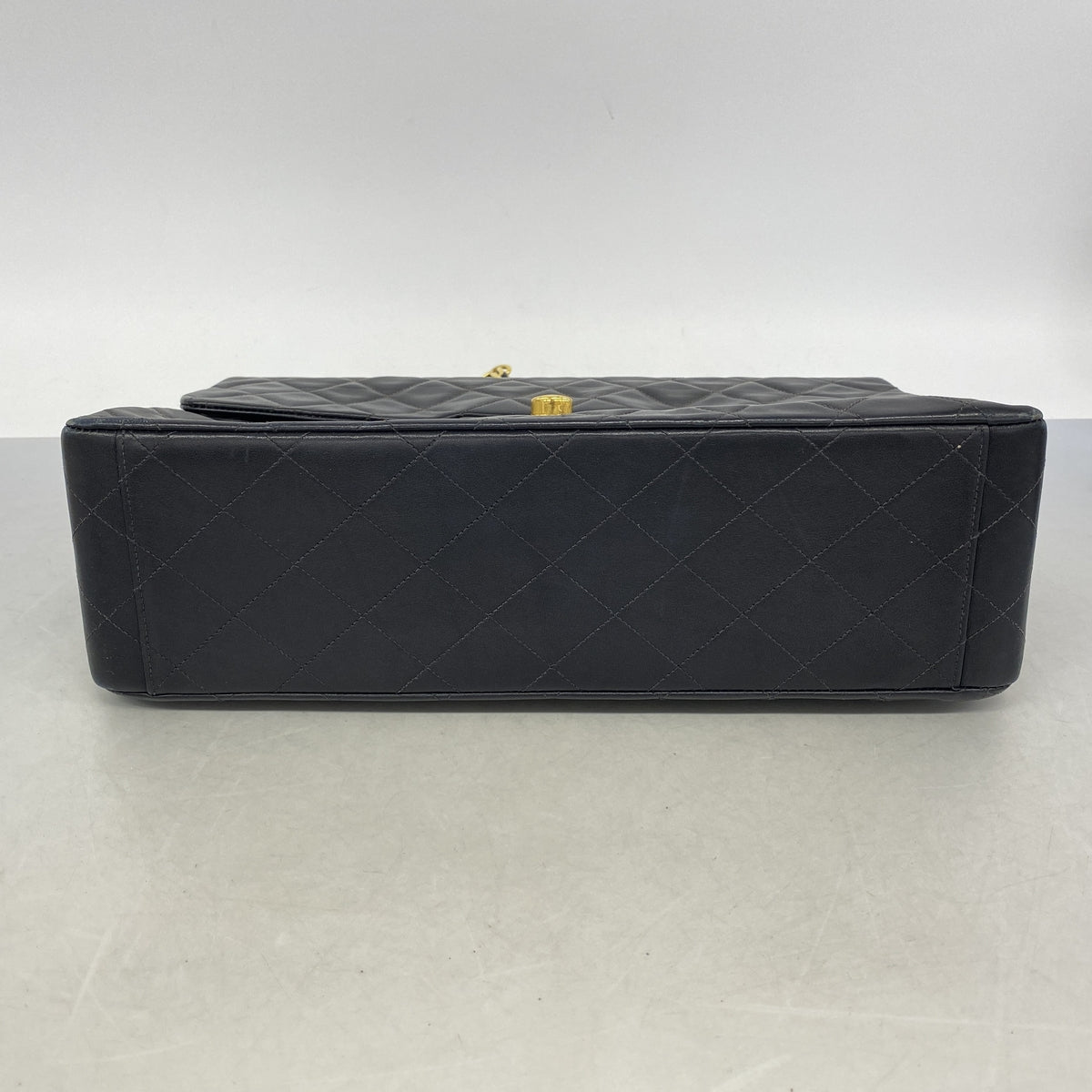 【6kb1206】シャネル ショルダーバッグ デカマトラッセ Wチェーン ラムスキン ブラック ゴールド金具【中古】レディース