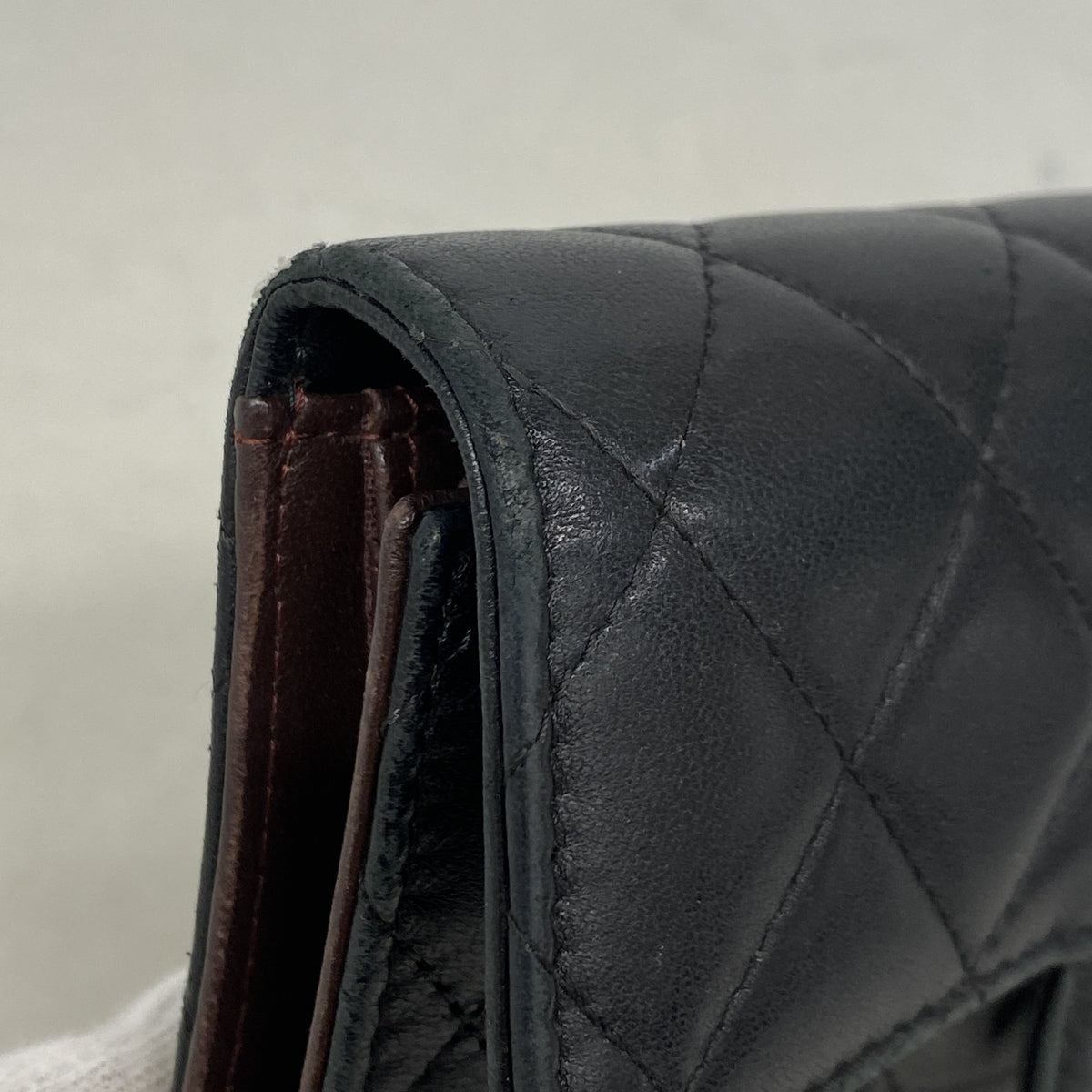【6kb1275】シャネル 三つ折り財布 マトラッセ ラムスキン ブラック ゴールド金具【中古】レディース