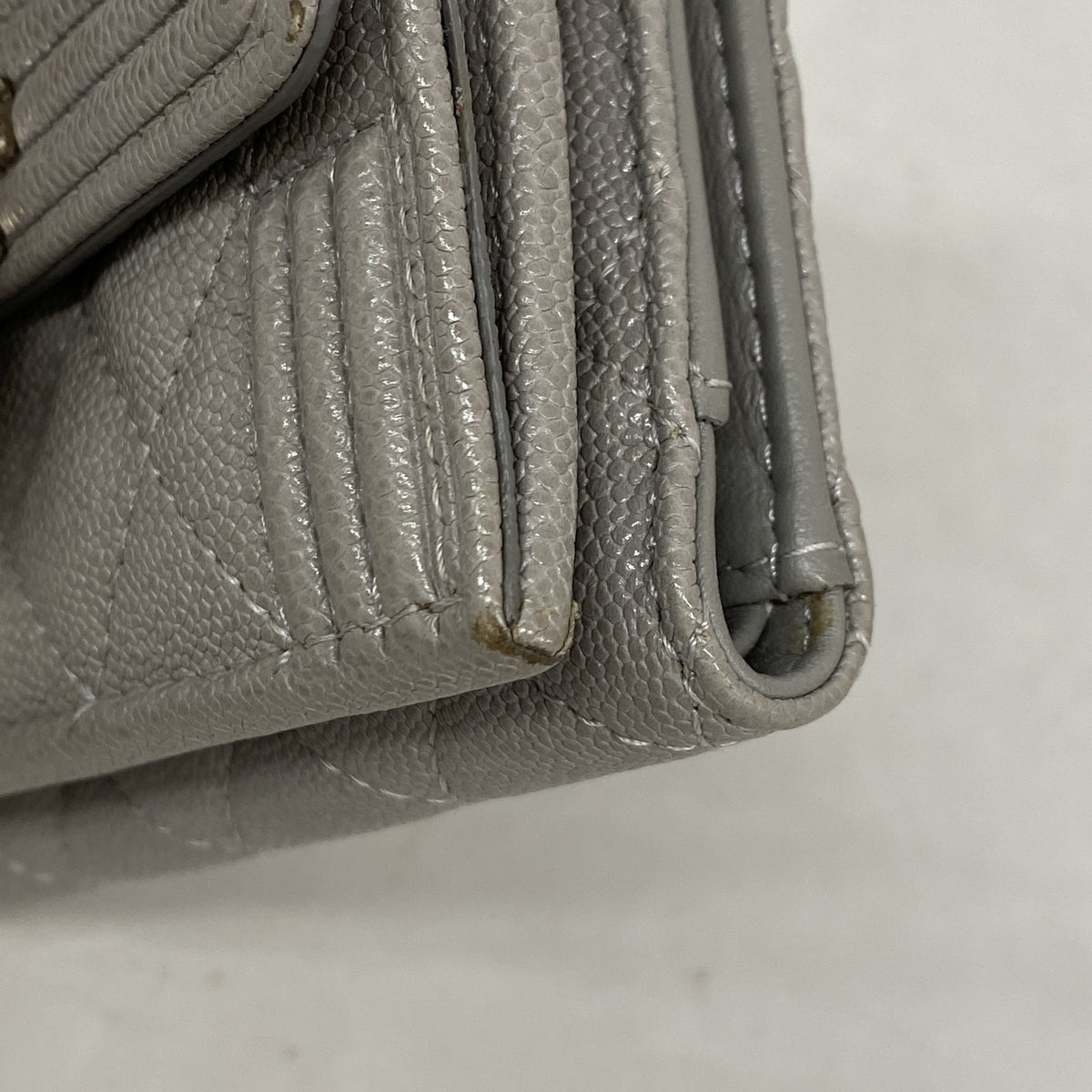 【6kb1294】シャネル 三つ折り財布 ボーイシャネル キャビアスキン グレー シルバー金具【中古】レディース