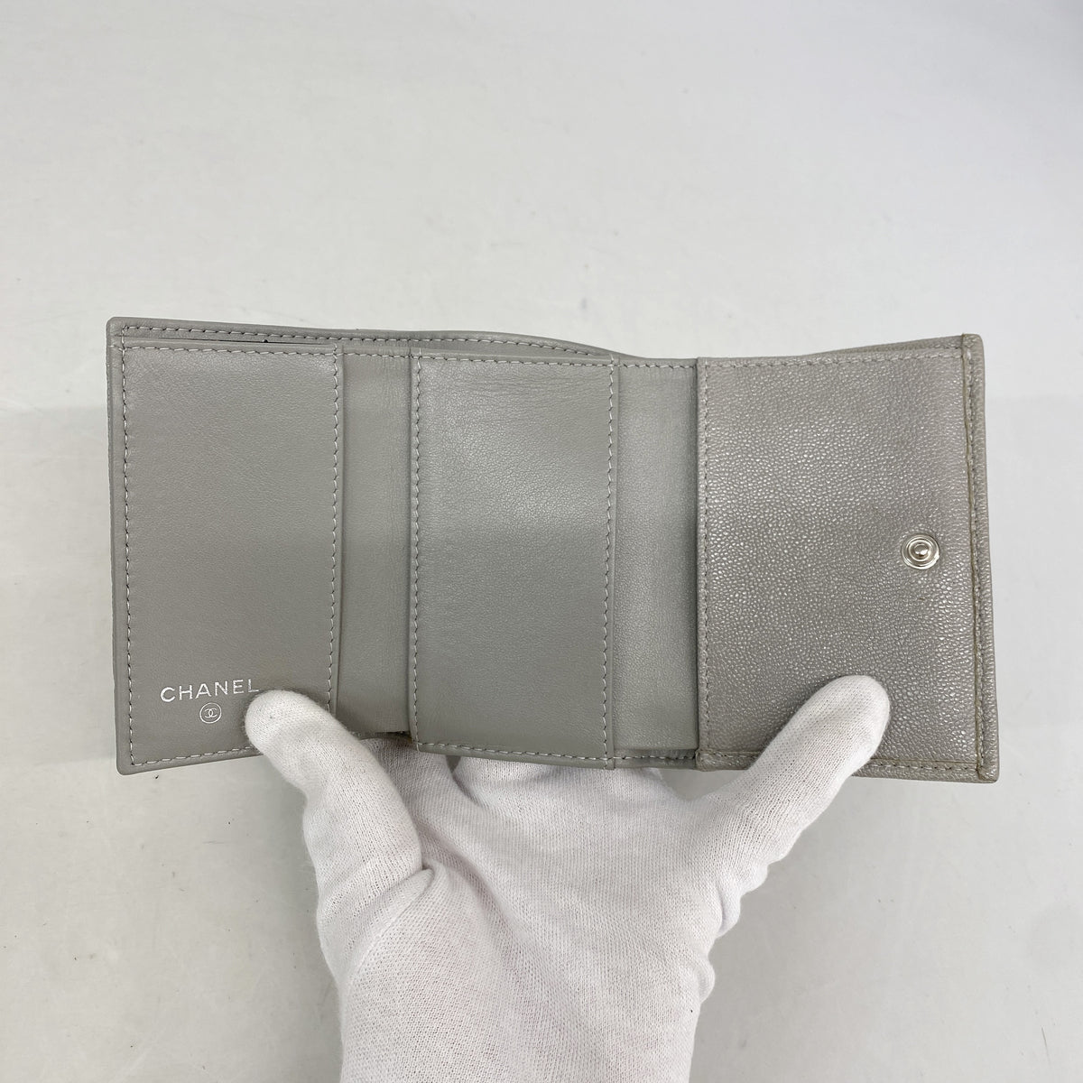 【6kb1294】シャネル 三つ折り財布 ボーイシャネル キャビアスキン グレー シルバー金具【中古】レディース