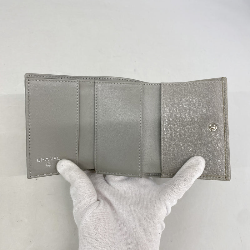 【6kb1294】シャネル 三つ折り財布 ボーイシャネル キャビアスキン グレー シルバー金具【中古】レディース