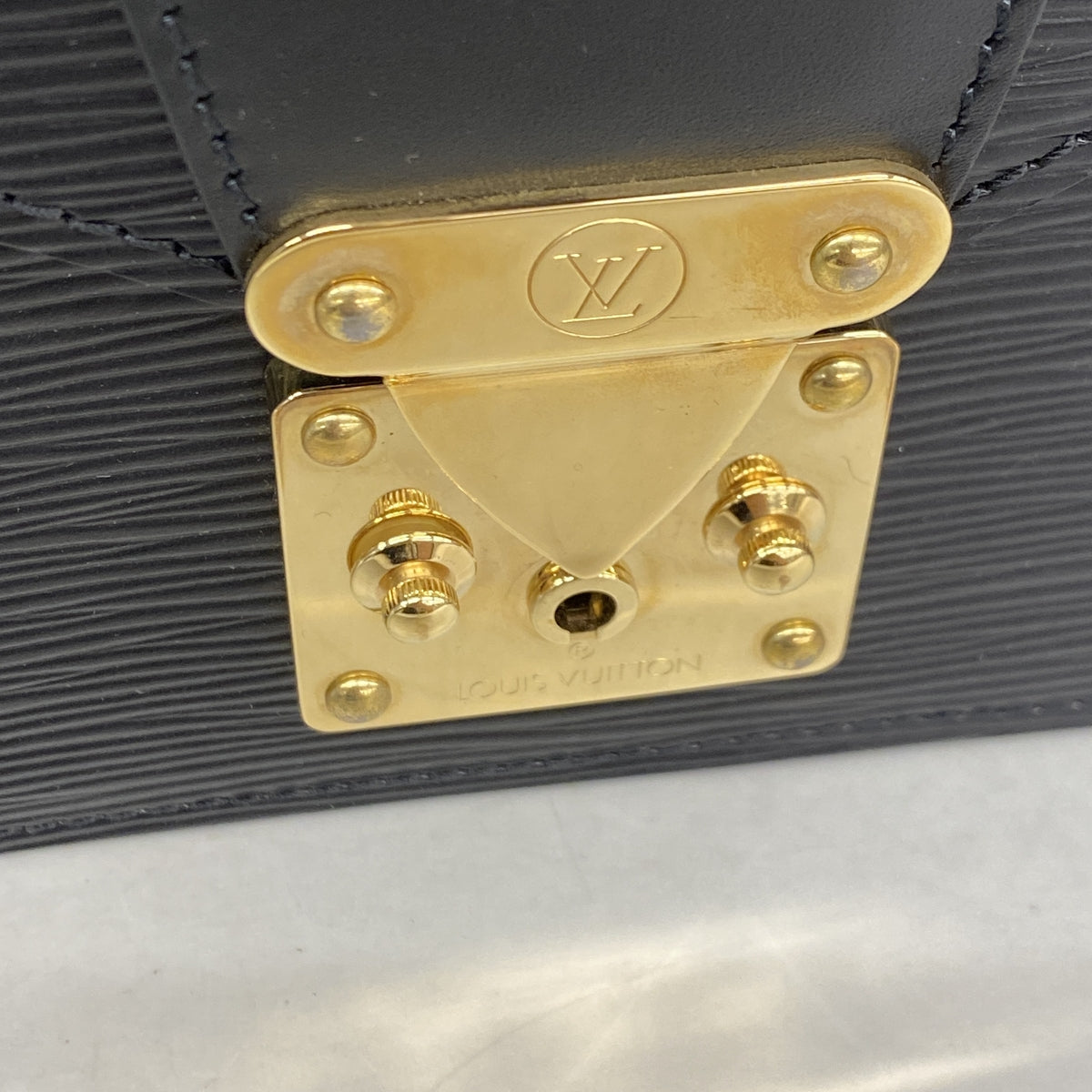 【6kb1302】ルイヴィトン クラッチバッグ エピ ポシェットセリエドラゴンヌ M52612 ノワール【中古】メンズ