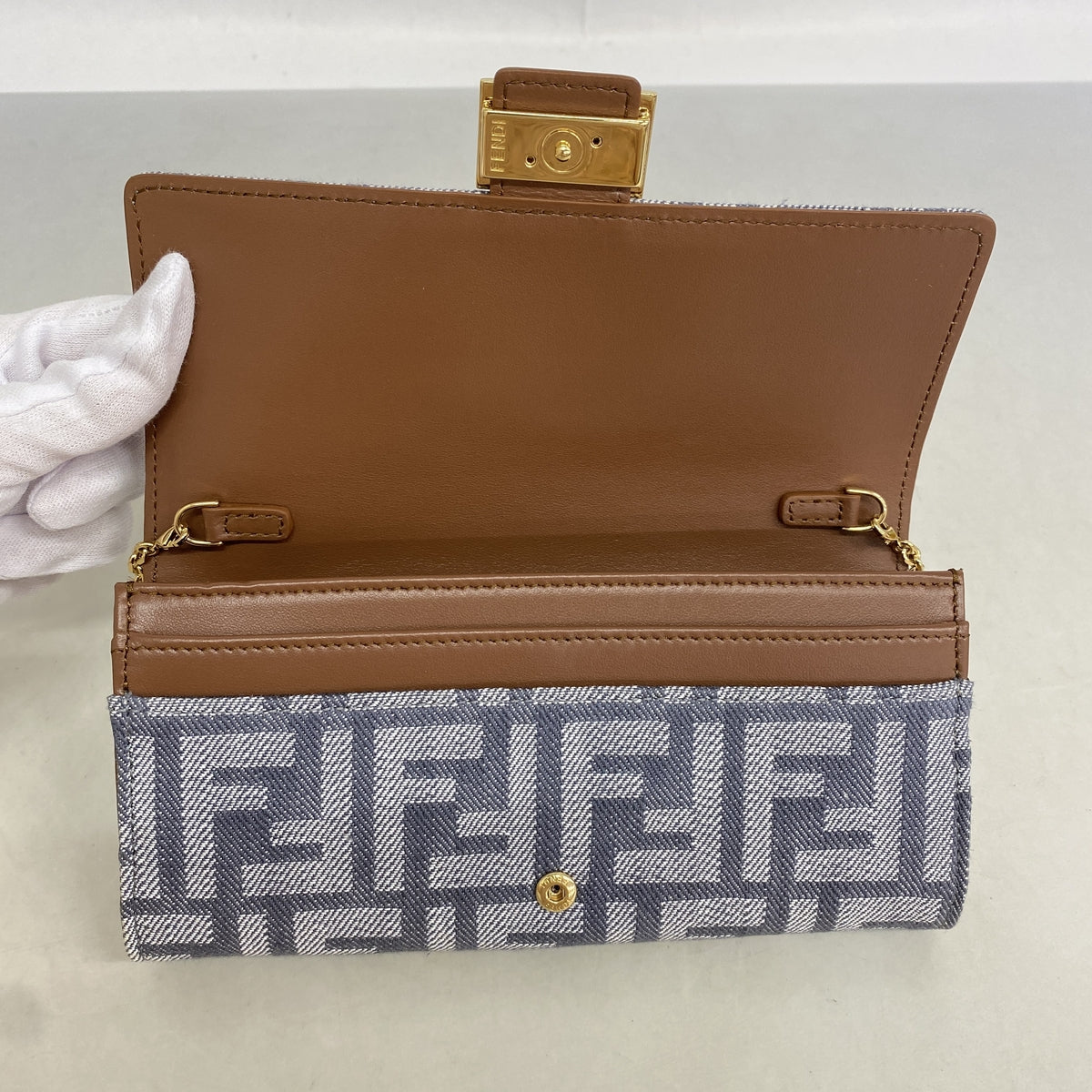 【6kb1347】フェンディ ショルダーウォレット ズッカ キャンバス グレー ゴールド金具【中古】レディース
