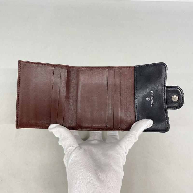 【6kb1453】シャネル 三つ折り財布 マトラッセ ラムスキン ブラック シルバー金具【中古】レディース