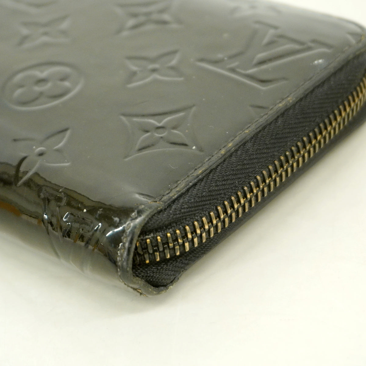 【6kb1557】ルイヴィトン 長財布 ヴェルニ ジッピーウォレット M90075 ノワールマニエティック【中古】レディース