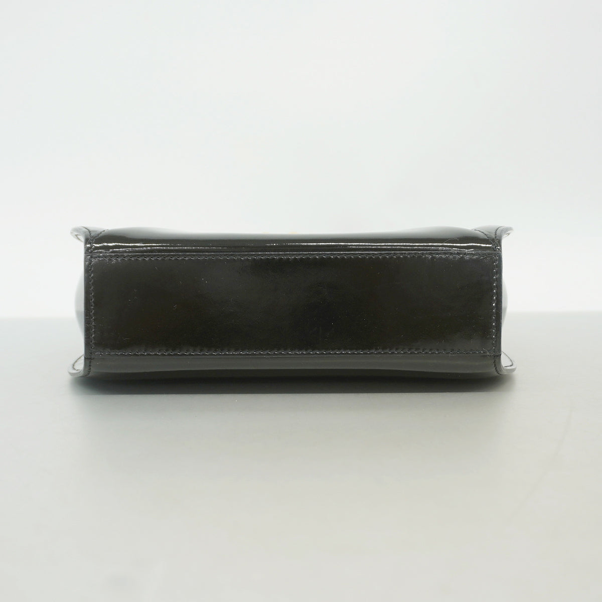 【6kb1646】カルティエ ハンドバッグ パンテール エナメル ブラック ゴールド金具【中古】レディース