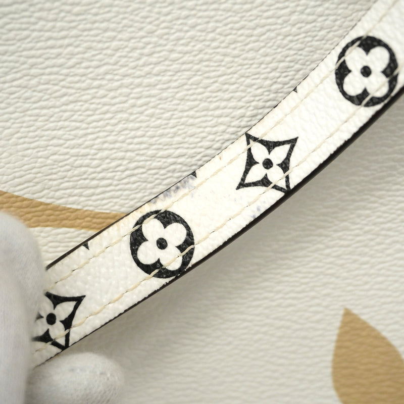 【6kb1689-e】ルイヴィトン トートバッグ モノグラム・ジャイアント オンザゴーGM M44571 グリーン ホワイト カーキ【中古】メンズ レディース ユニセックス
