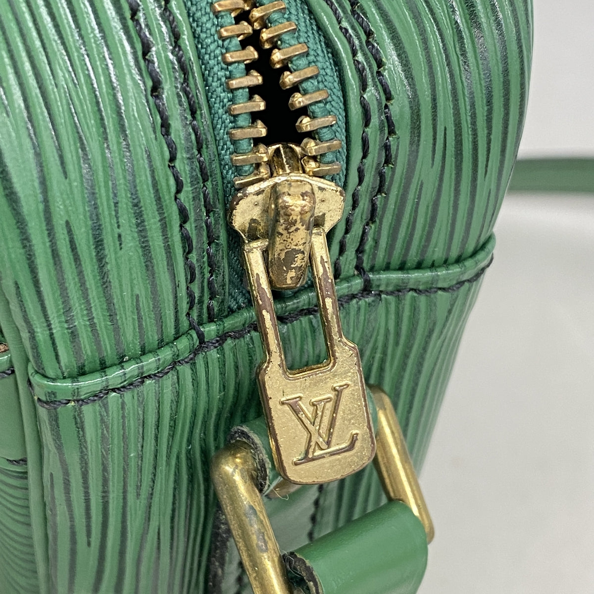 【6kb1827】ルイヴィトン ショルダーバッグ エピ トロカデロ24 M52314 ボルネオグリーン【中古】レディース