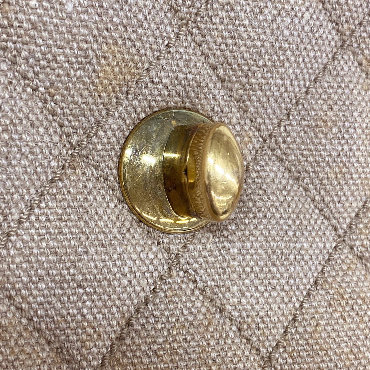【6kb1874-h】シャネル ショルダーバッグ デカマトラッセ Wチェーン キャンバス ベージュ ゴールド金具【中古】レディース