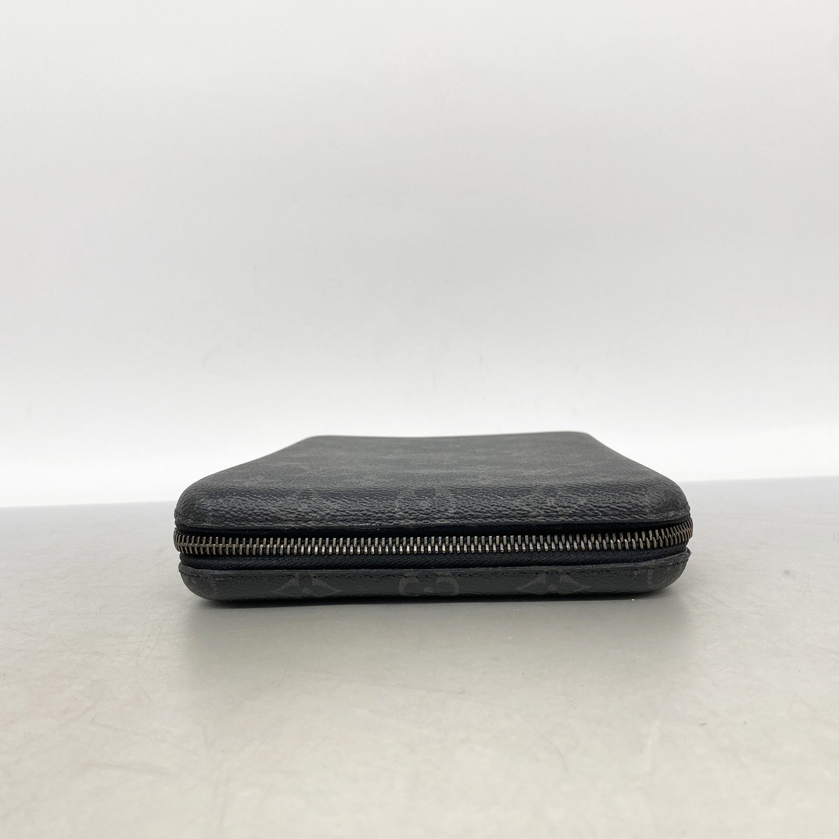 【6kb1957-h】ルイヴィトン iPadケース モノグラム・エクリプス iPadカバーボックス M61870 ブラック【中古】メンズ