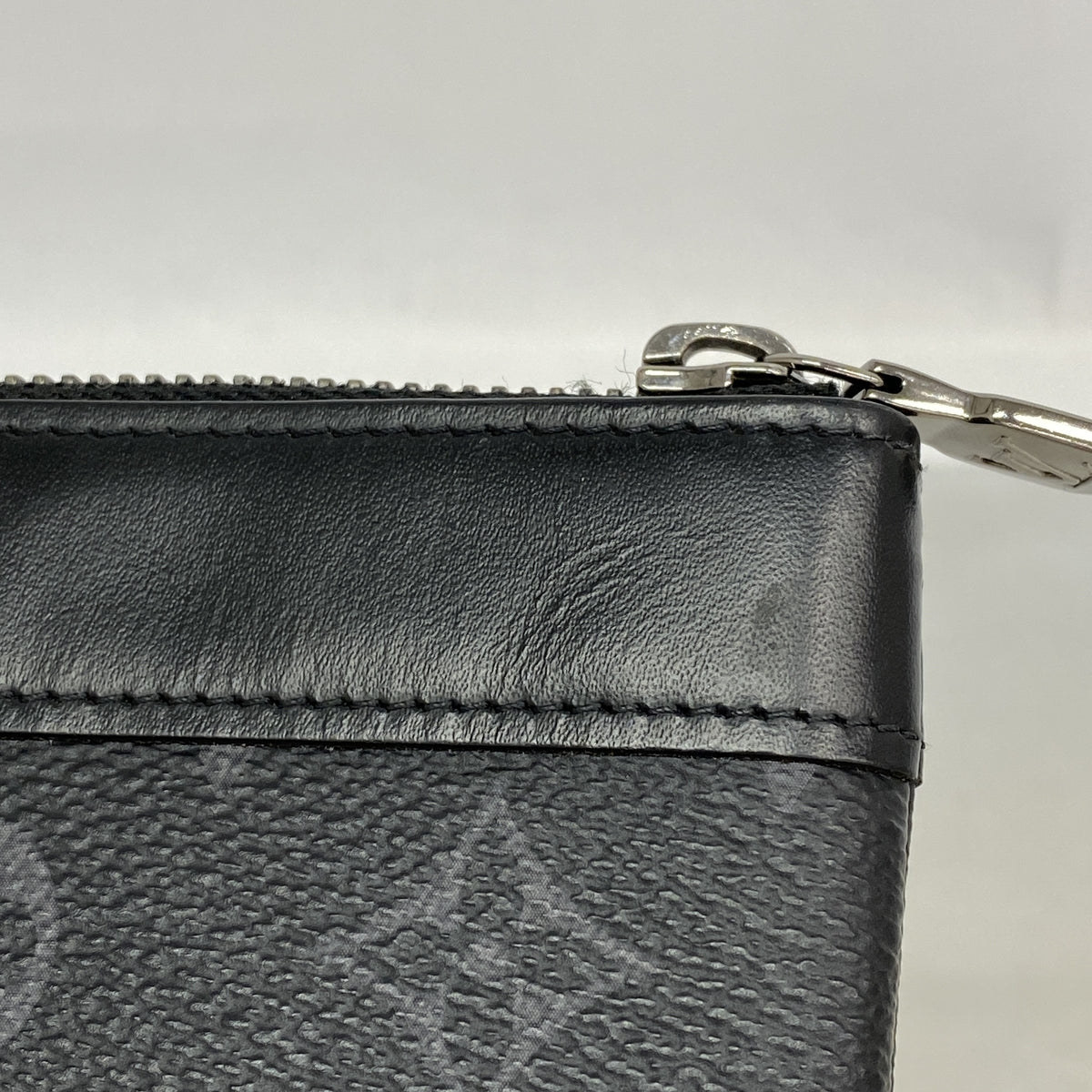【6kc1966】ルイヴィトン ポーチ モノグラム・エクリプス ポシェットディスカバリーPM M44323 ブラック【中古】メンズ