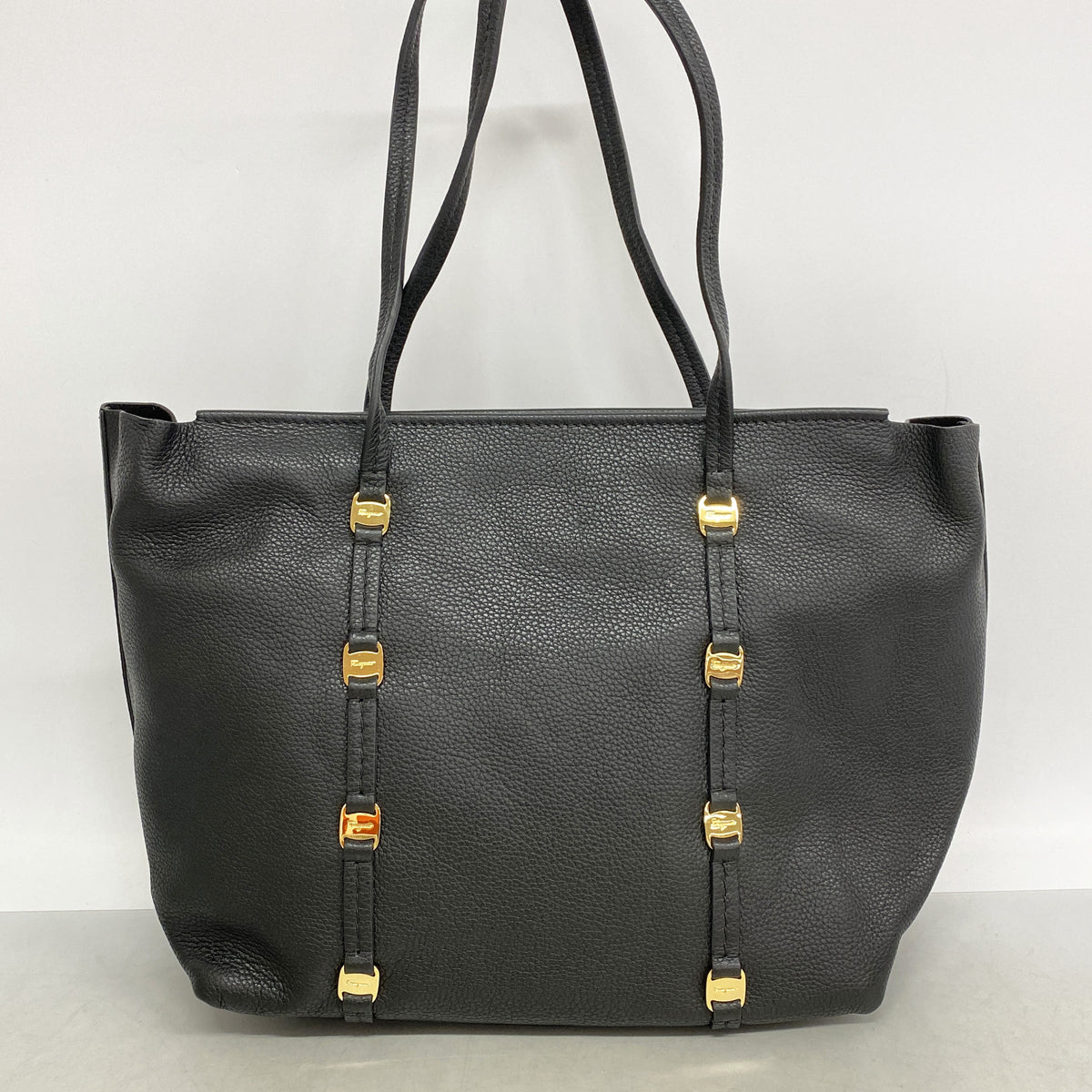 【6kc1988】サルヴァトーレフェラガモ トートバッグ ヴァラ レザー ブラック ゴールド金具【中古】レディース