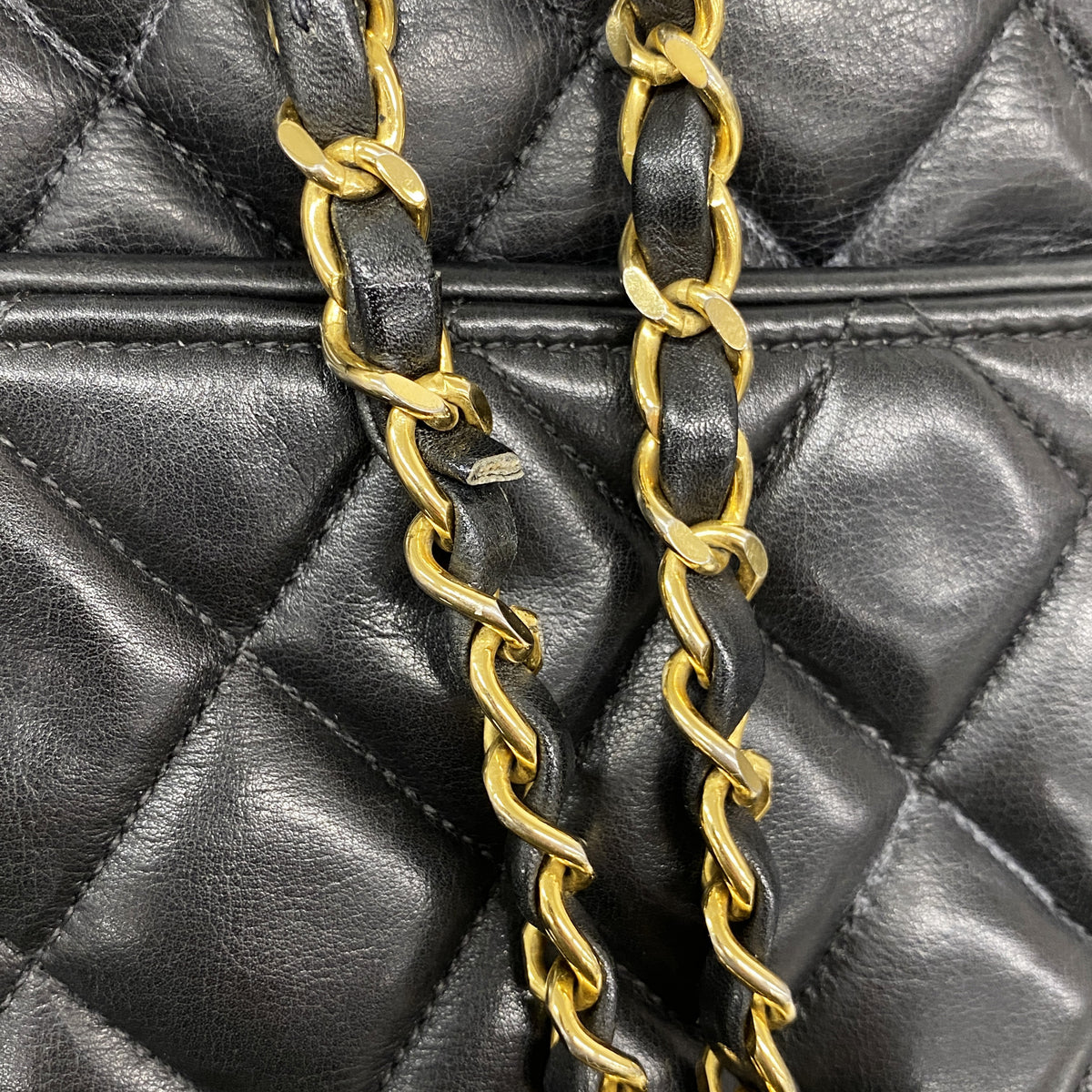 【6kc2018】シャネル ショルダーバッグ マトラッセ Wチェーン ラムスキン ブラック ゴールド金具【中古】レディース