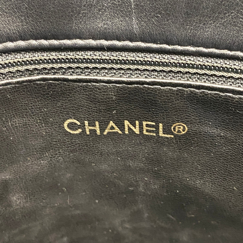 【6kc2018】シャネル ショルダーバッグ マトラッセ Wチェーン ラムスキン ブラック ゴールド金具【中古】レディース