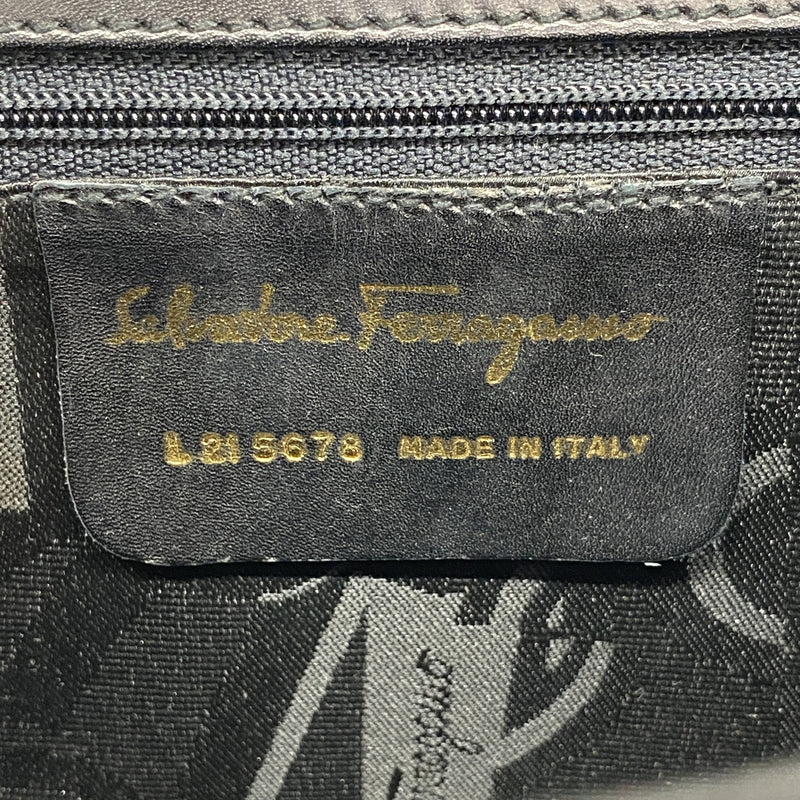 【6kc2055】サルヴァトーレフェラガモ ショルダーバッグ ヴァラ レザー ブラック ゴールド金具【中古】レディース