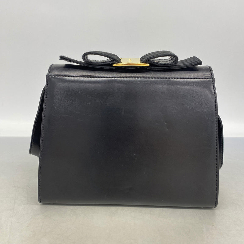 【6kc2055】サルヴァトーレフェラガモ ショルダーバッグ ヴァラ レザー ブラック ゴールド金具【中古】レディース