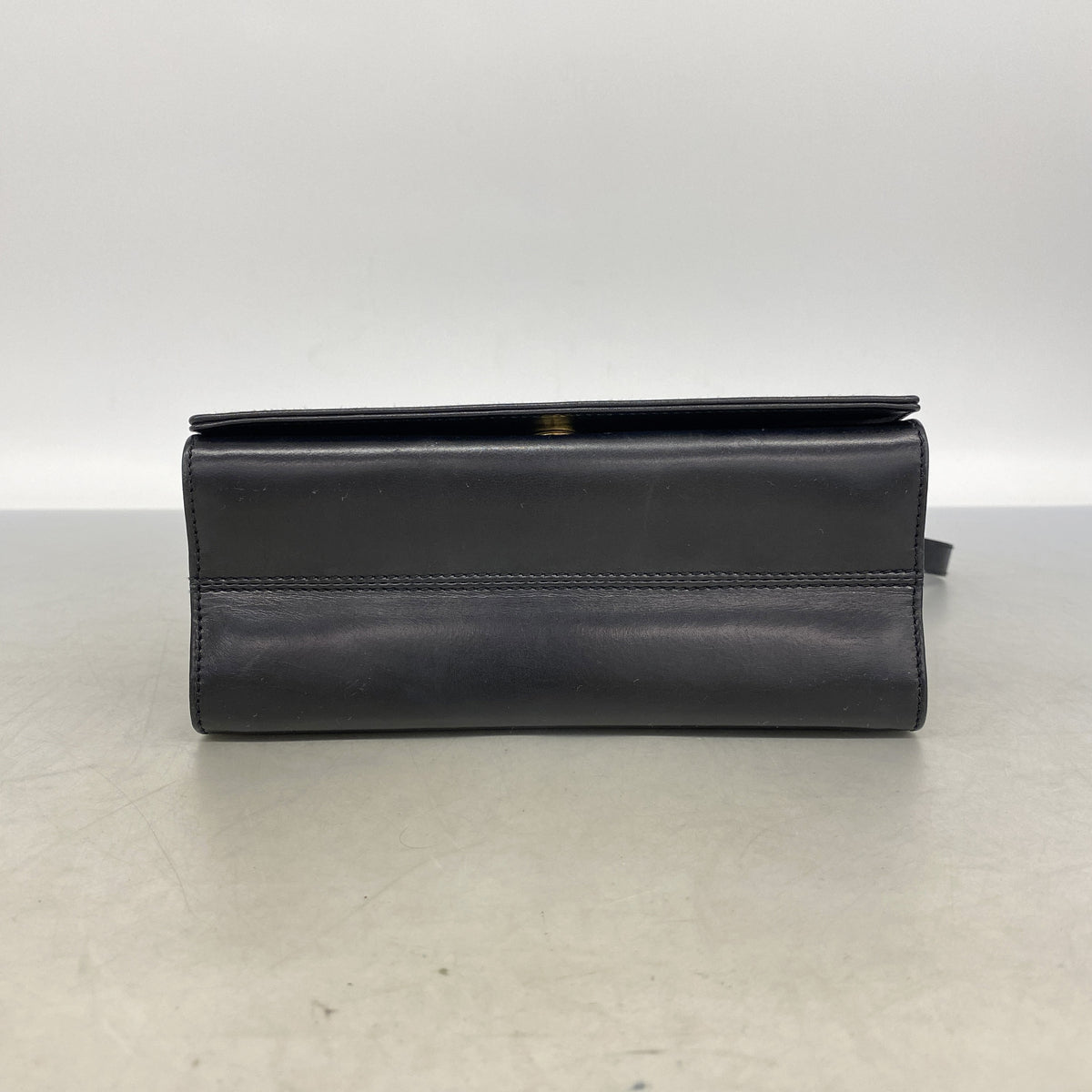 【6kc2055】サルヴァトーレフェラガモ ショルダーバッグ ヴァラ レザー ブラック ゴールド金具【中古】レディース