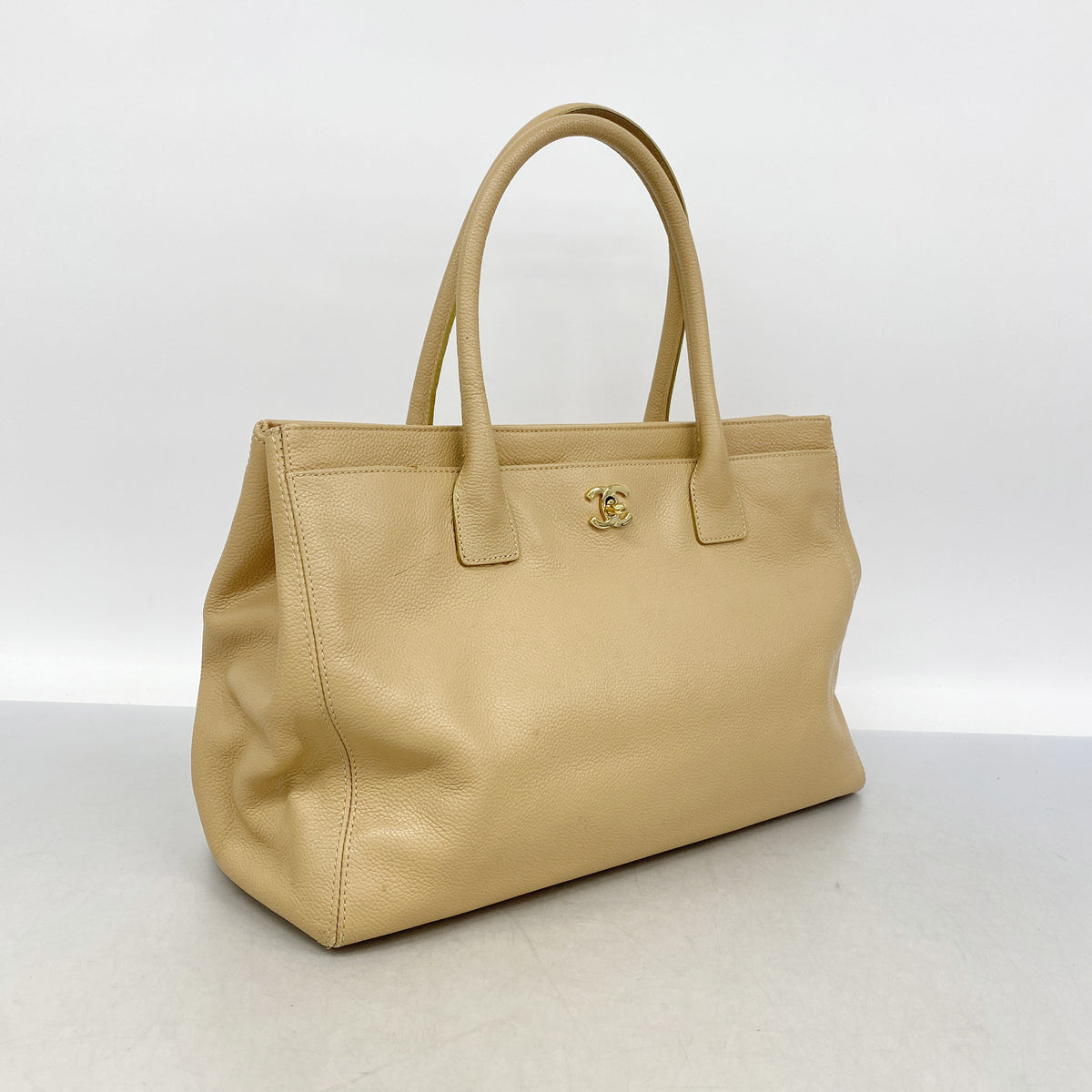 【6kc2164】シャネル トートバッグ エグゼクティブ レザー ベージュ ゴールド金具【中古】レディース