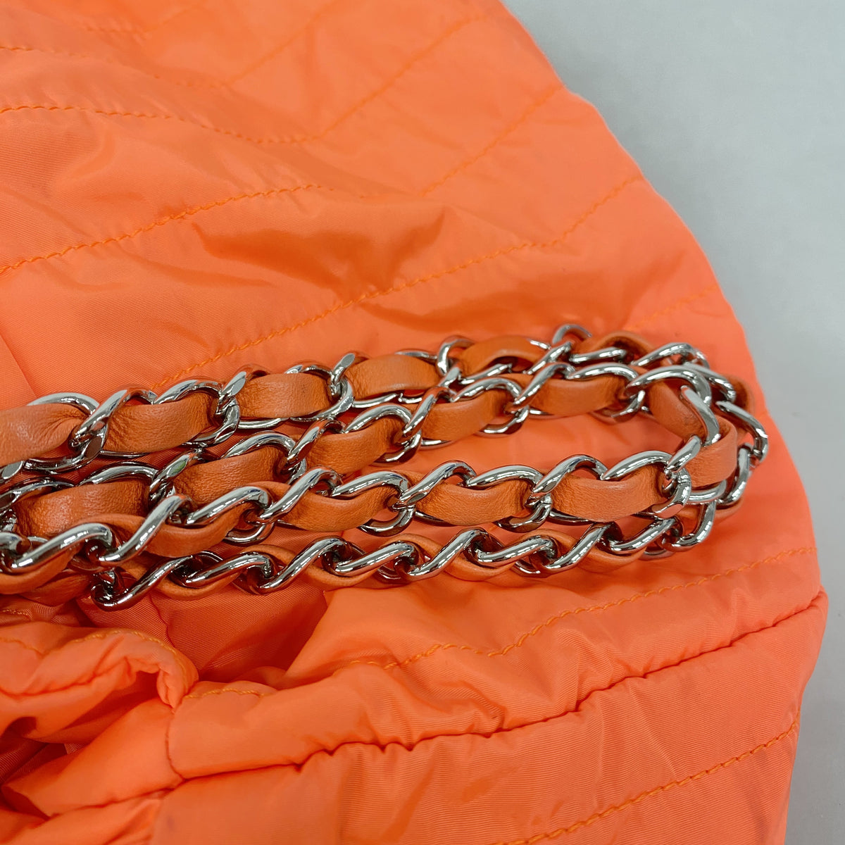 【6kc2217】シャネル ショルダーバッグ マドモアゼル Wチェーン ナイロン オレンジ シルバー金具【中古】レディース