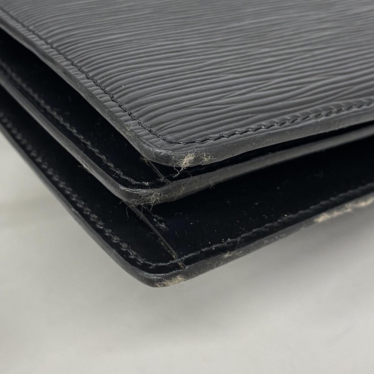 【6kc2360】ルイヴィトン ショルダーバッグ エピ カプチン M52342 ノワール【中古】レディース