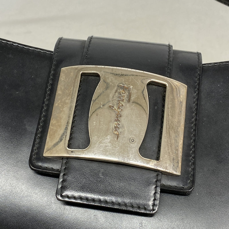 【6kc2476】サルヴァトーレフェラガモ ショルダーバッグ ヴァラ レザー ブラック シルバー金具【中古】レディース