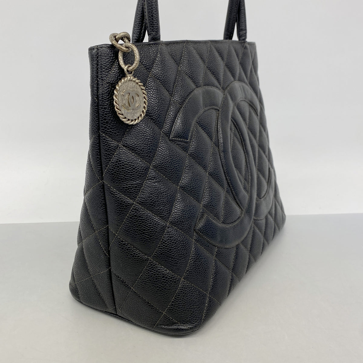 【6kc2517-h】シャネル トートバッグ 復刻トート キャビアスキン ブラック シルバー金具【中古】レディース