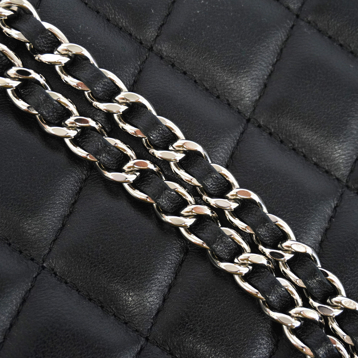 【6kc2555-h】シャネル ショルダーバッグ マトラッセ チェーンショルダー ラムスキン ブラック シルバー金具【中古】レディース