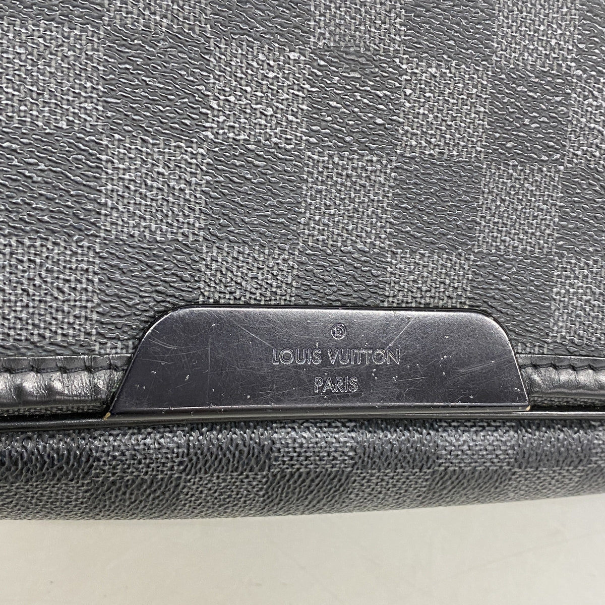 【6kc2733】ルイヴィトン ショルダーバッグ ダミエ・グラフィット ダニエルMM N58029 ブラック グレー【中古】メンズ