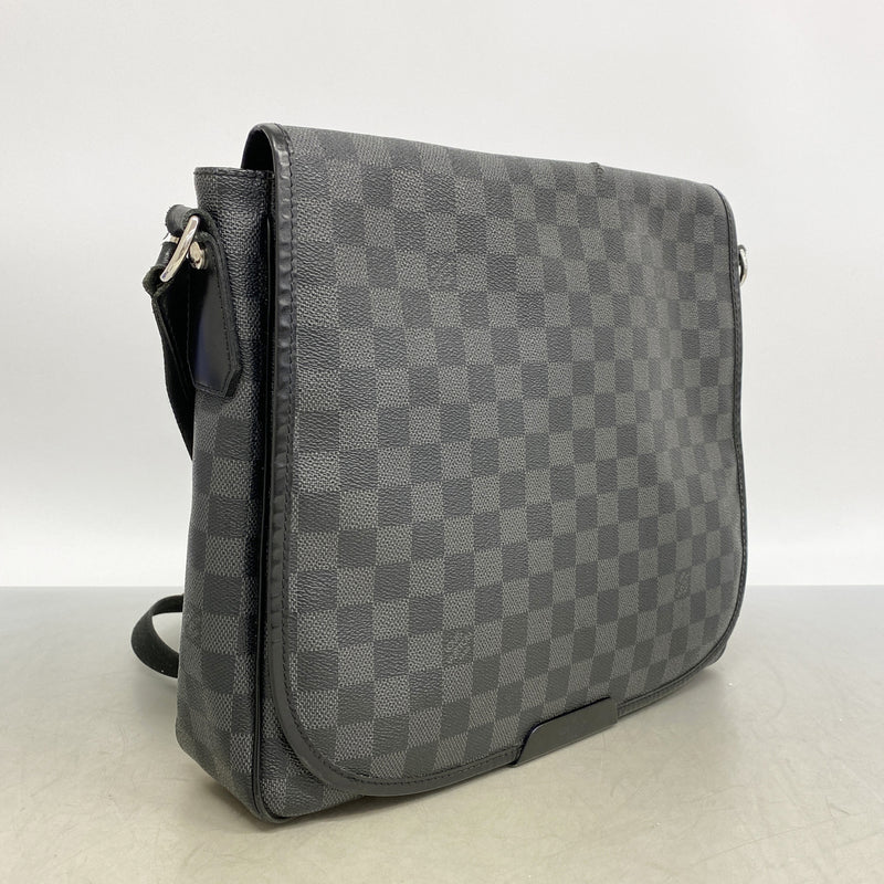【6kc2733】ルイヴィトン ショルダーバッグ ダミエ・グラフィット ダニエルMM N58029 ブラック グレー【中古】メンズ