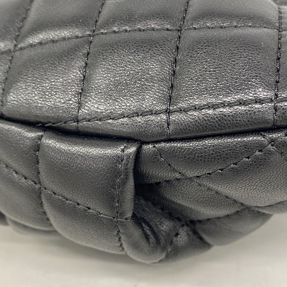【6kc2873】シャネル ボディバッグ マトラッセ ラムスキン ブラック シルバー金具【中古】レディース