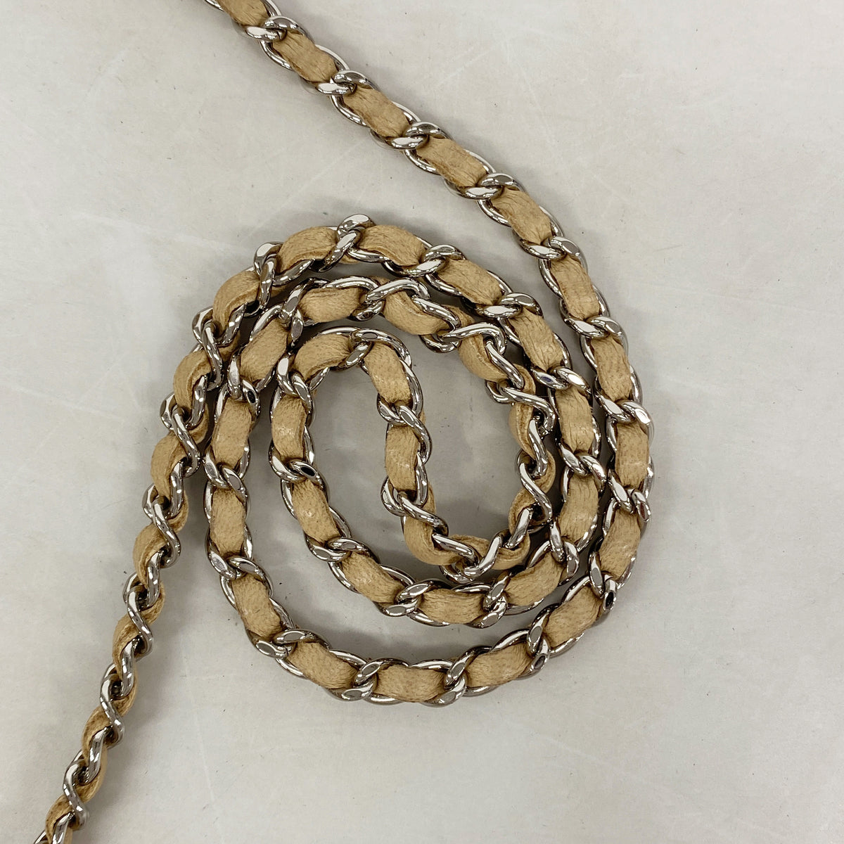 【6kc2875】シャネル ショルダーウォレット マトラッセ チェーンショルダー ラムスキン ベージュ シルバー金具【中古】レディース