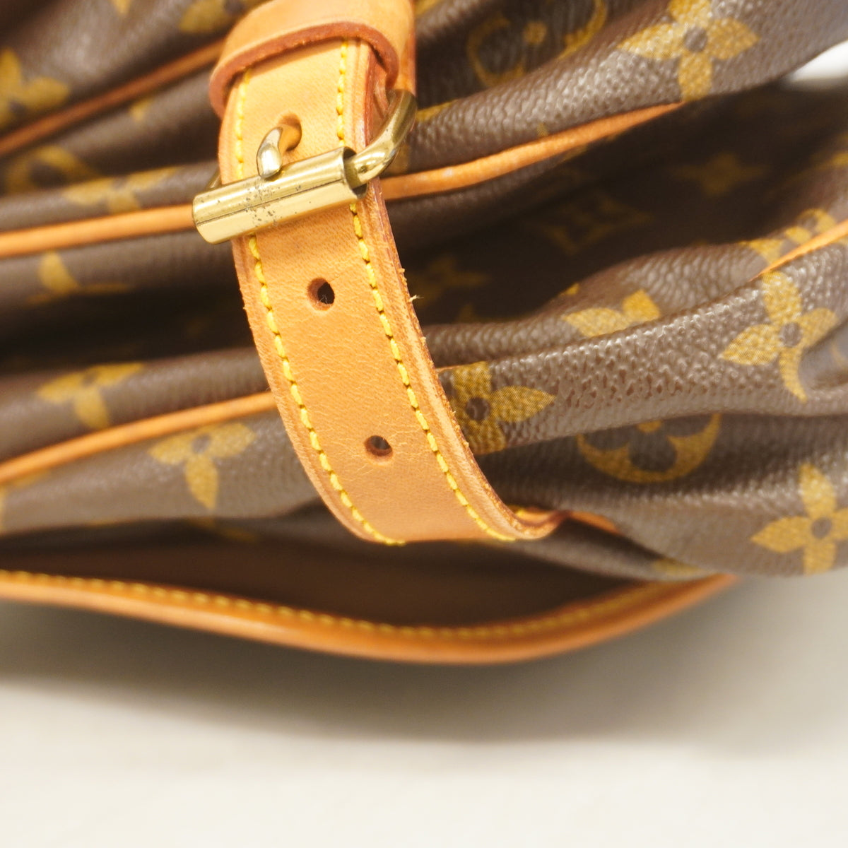 【6kc2928】ルイヴィトン ショルダーバッグ モノグラム ソミュール30 M42256 ブラウン【中古】レディース