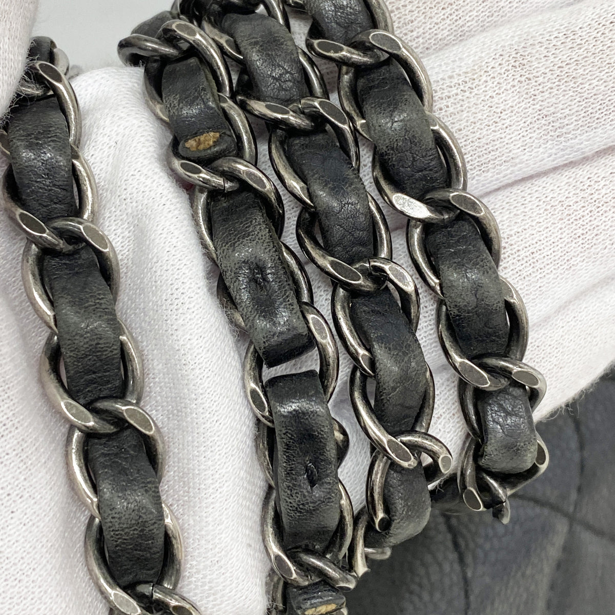 【6kc2961】シャネル ショルダーバッグ マトラッセ Wチェーン キャビアスキン ブラック シルバー金具【中古】レディース