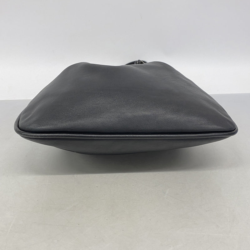 【6kc2980】グッチ ショルダーバッグ 001 4030 レザー ブラック シルバー金具【中古】レディース