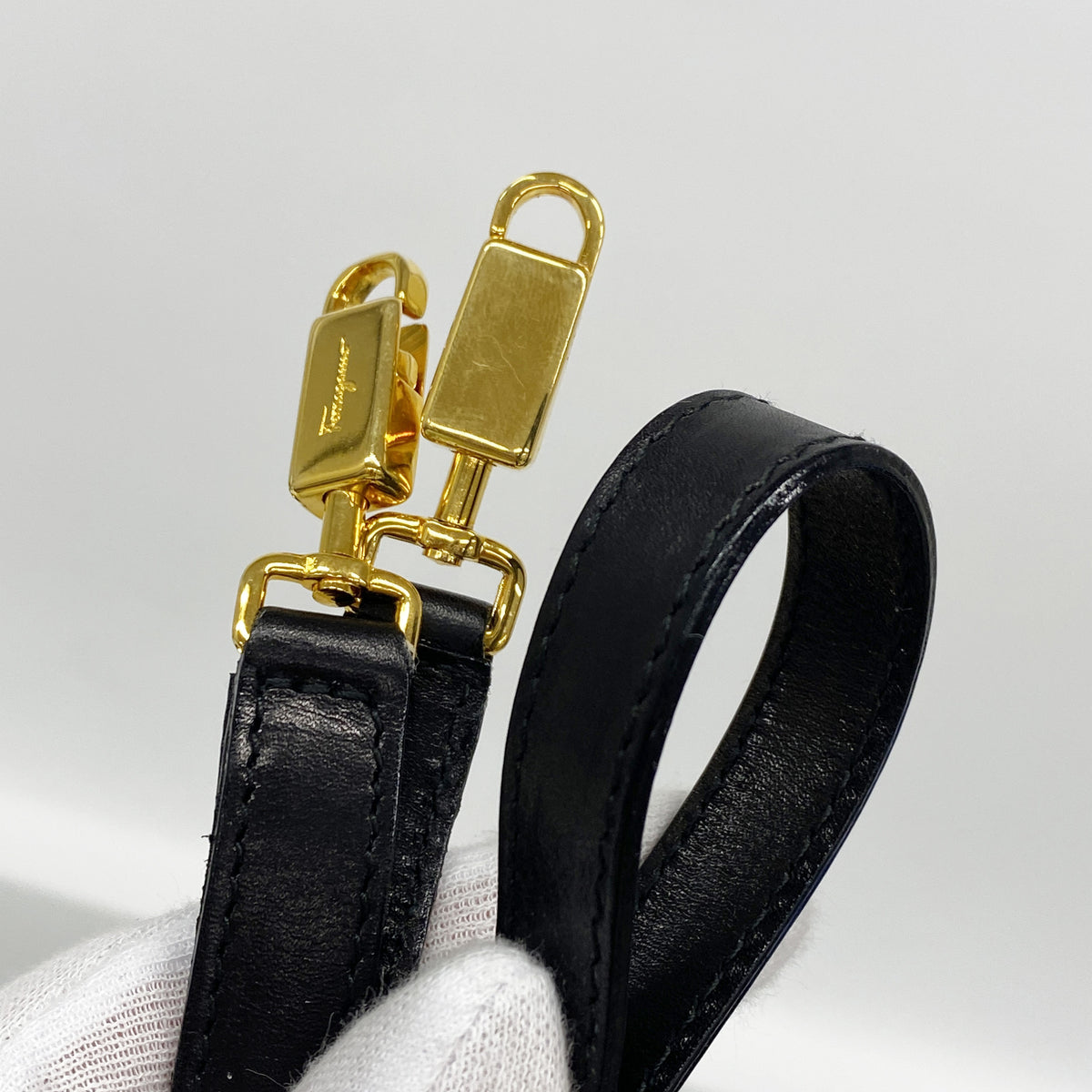 【6kc2987】サルヴァトーレフェラガモ ハンドバッグ ガンチーニ レザー ブラック ゴールド金具 2wayバッグ【中古】レディース