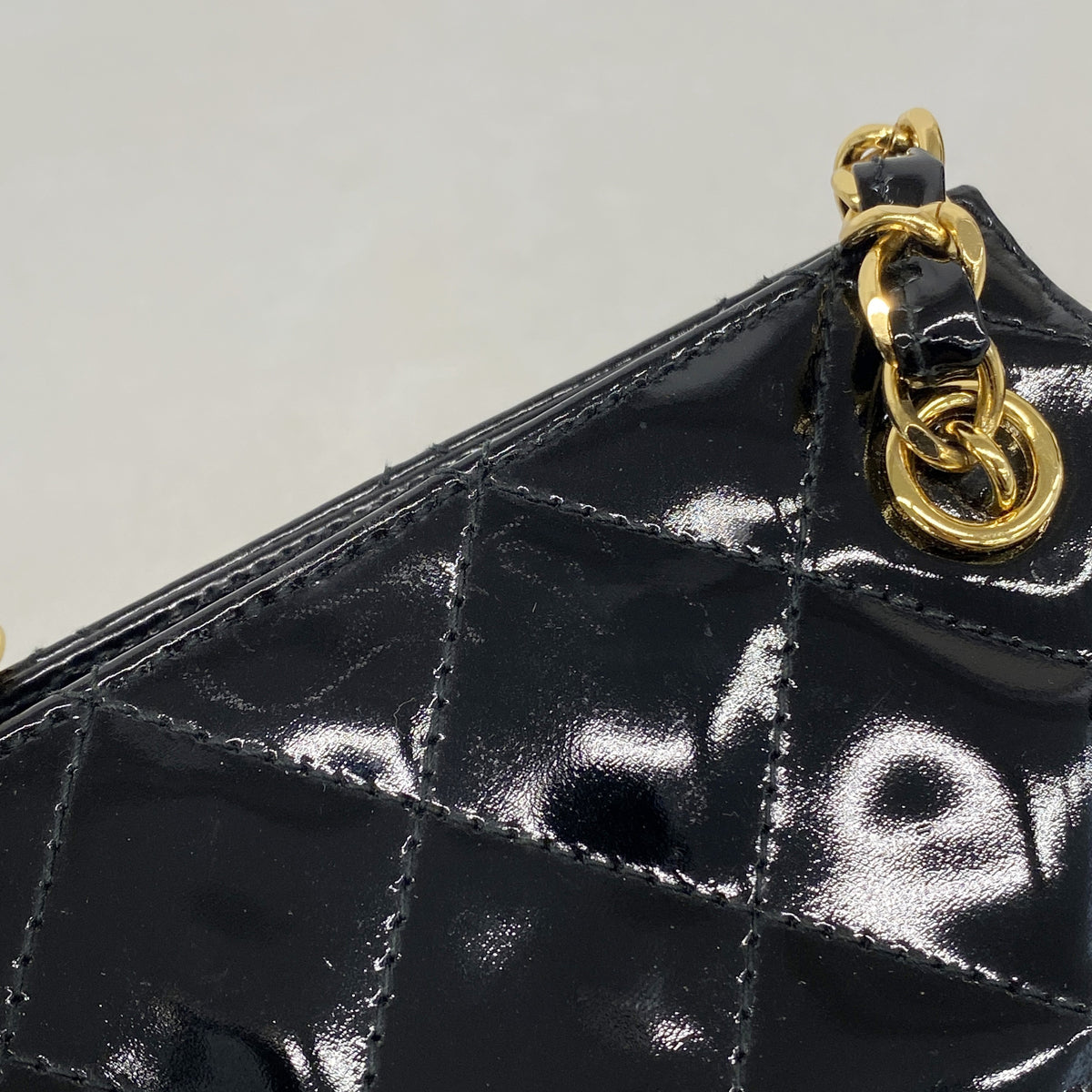【6kc3045】シャネル ショルダーバッグ マトラッセ チェーンショルダー パテントレザー ブラック ゴールド金具【中古】レディース